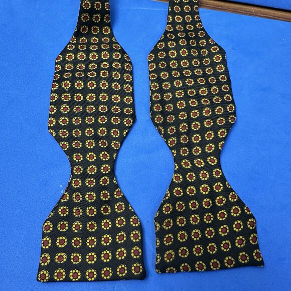 Vintage London Beau Silk Bow Tie Black Red Yellow Geometric Medallion Made USA - Picture 9 of 13